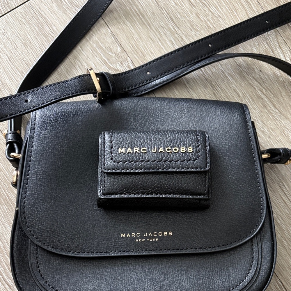 Marc Jacobs Elegant Black Crossbody Bag